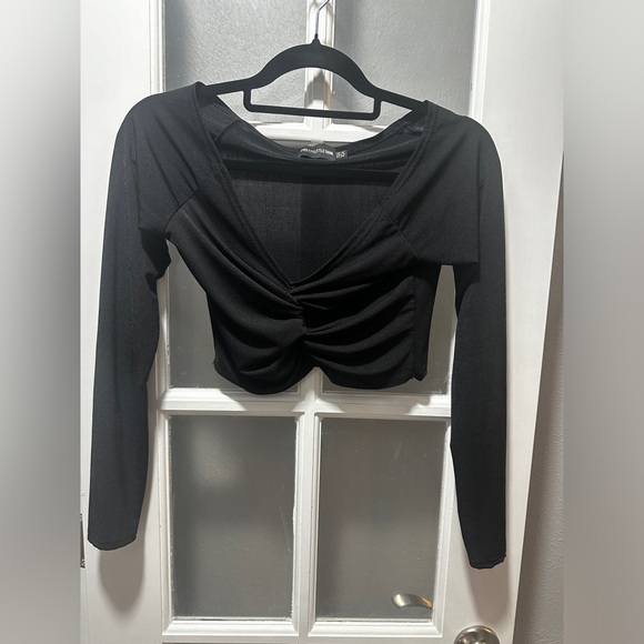 PrettyLittleThing Shape Black Slinky Twist Front Crop Top - Picture 2 of 5